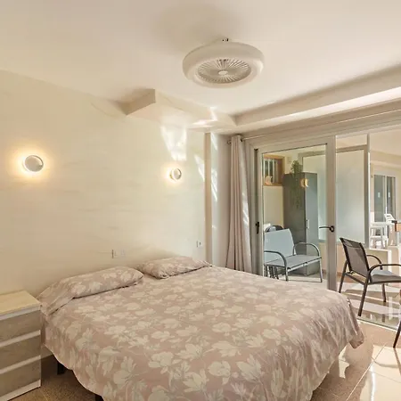 Kellys' Camelias Apartman *